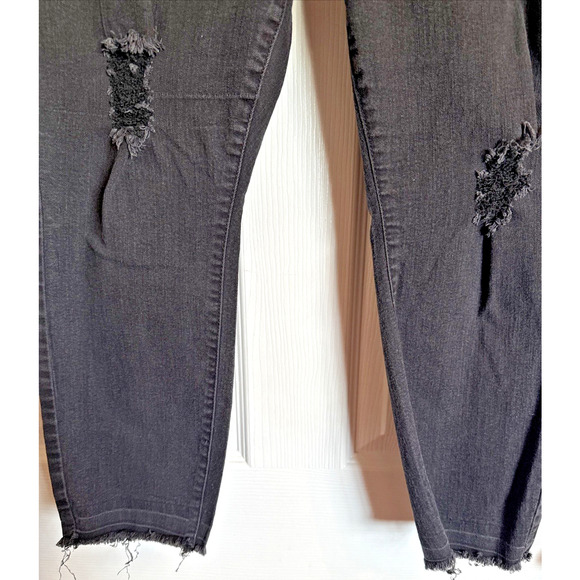 Torrid Denim Jeans Women's Sz 16R Black Distressed Ankle Raw Hem Plus Size - Picture 5 of 8